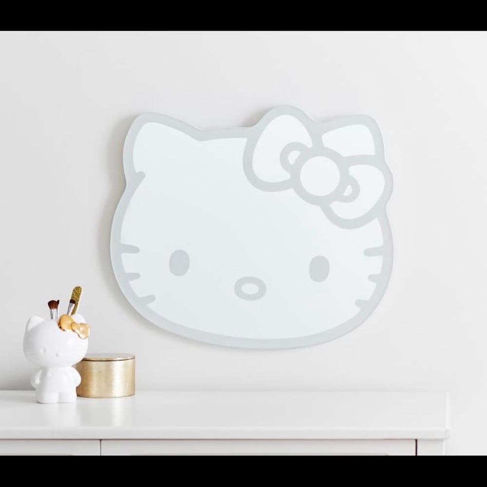 ISO HELLO KITTY DECORATIVE MIRROR. NOT SELLING!!